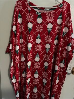 Red Gnome Print Holiday sleep shirt